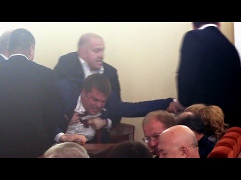 Из горсовета вышвырнули депутата-ватника