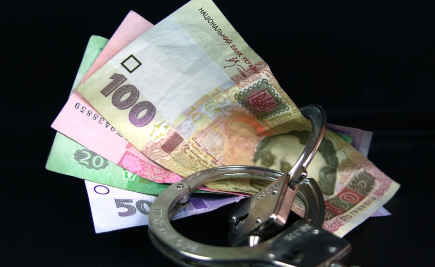 В Днепре судья, адвокат и бизнесмен за три года украли 77 000 000