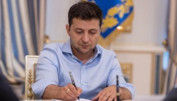 Зеленский назначил стипендии детям двоих журналистов, погибших на Майдане и в АТО