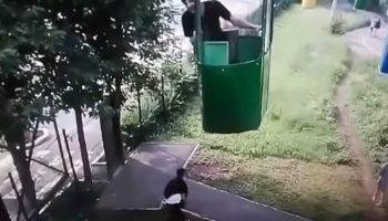 В Харькове парень сорвался с канатной дороги и упал под колёса машины. Как он себя чувствует