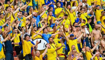 «Путин — х**ло»: футбольные фанаты Австрии и Украины передали привет президенту РФ