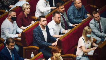 Рада соберется на внеочередное заседание 1 июля: рассмотрят законопроекты об олигархах и коренных народах