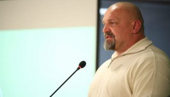 Вирастюк получил удостоверение нардепа