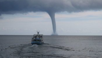 В Чёрном море под Одессой пронёсся смерч